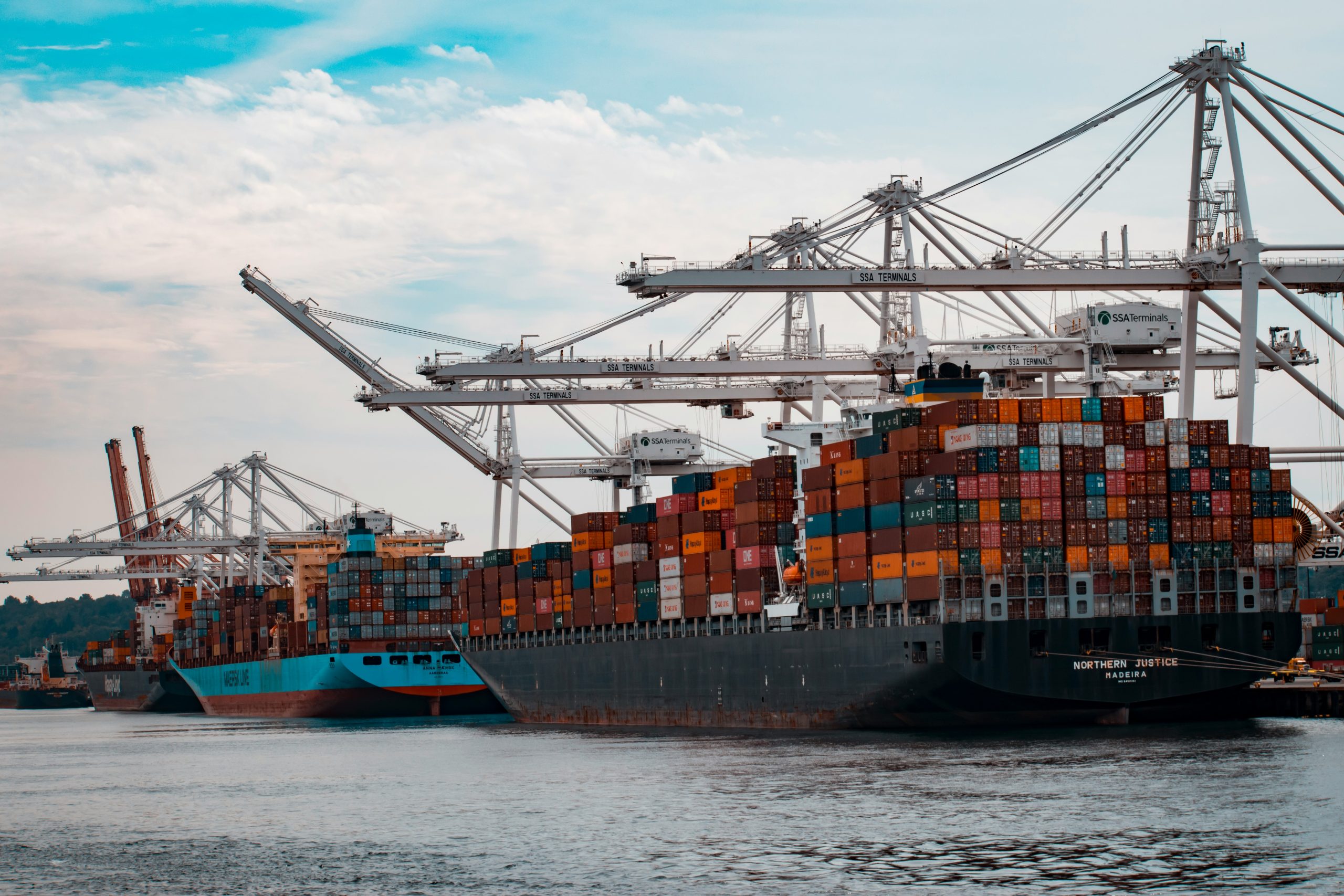 Why Hire International Freight Forwarding Companies